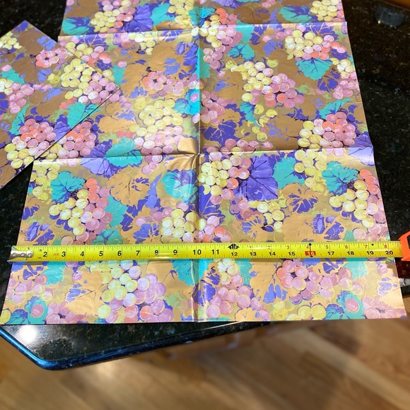 Vintage 1993 HALLMARK Wine Grapes in Metallic Splendor Gift Wrap (2 Sheets) - Picture 7 of 9